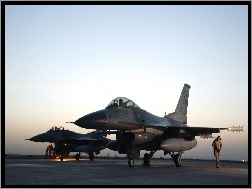Lotnisko, Myśliwce, F-16
